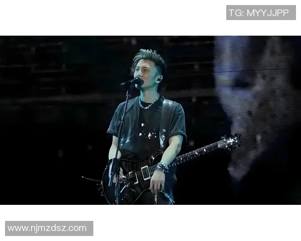 谢霆锋与足球明星的精彩合照分享，见证星光璀璨的瞬间与友谊的力量